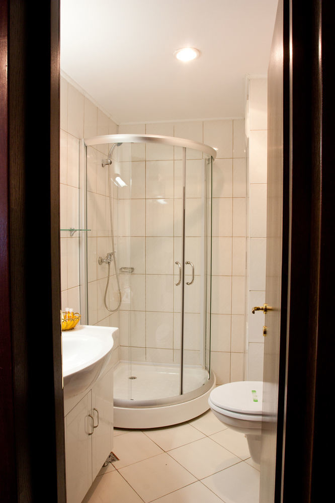Denisa Hotel Otopeni Exteriér fotografie