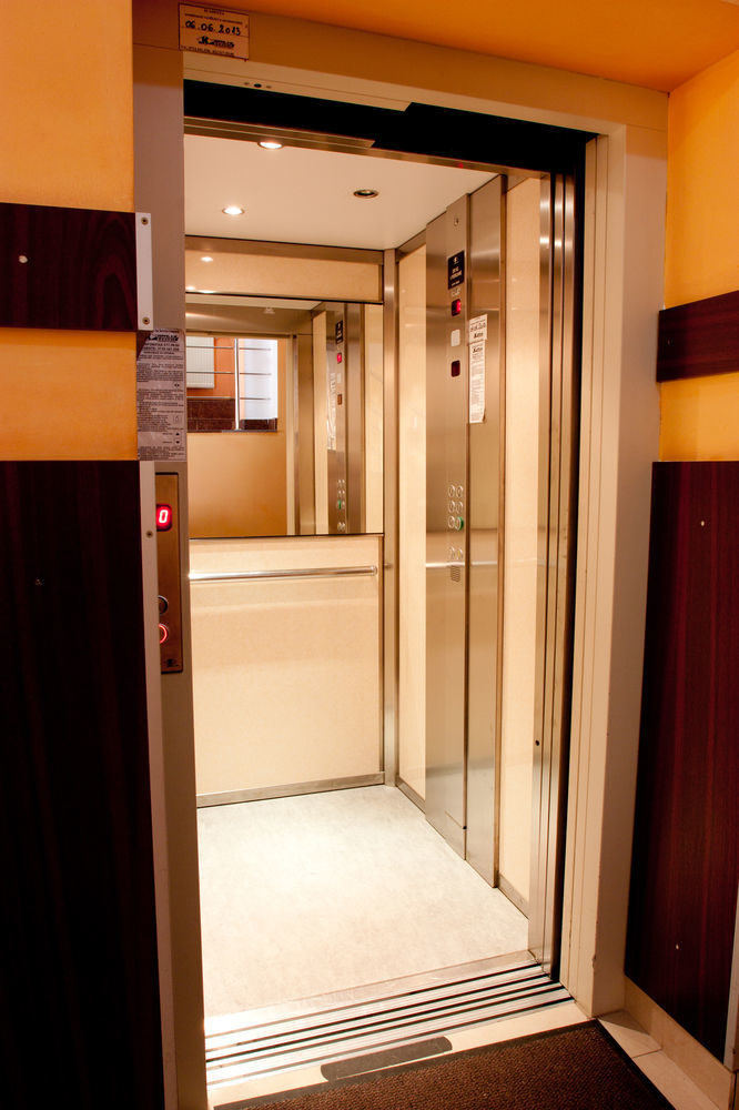 Denisa Hotel Otopeni Exteriér fotografie